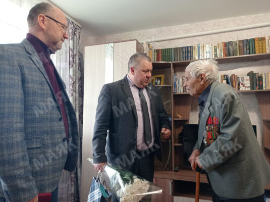 Новозыбковским ветеранам вручают юбилейную медаль