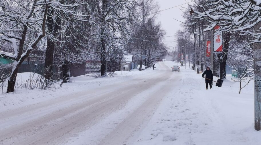 В Сельцо уборка снега началась ночью
