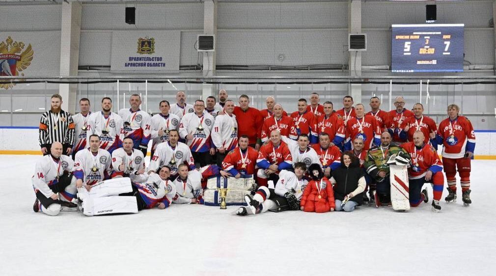 С участием губернатора в брянском ледовом дворце «Пересвет» прошел первый хоккейный матч