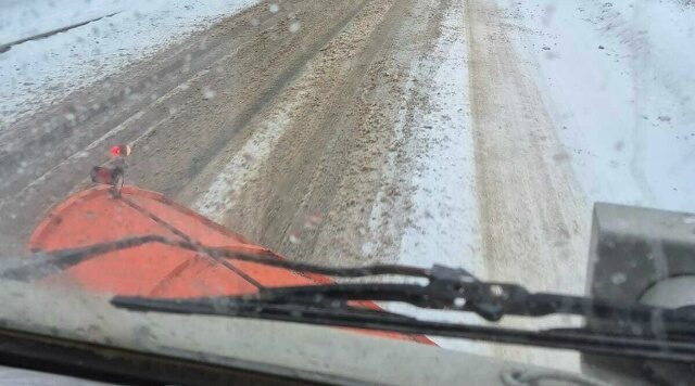 В Брянской области проводятся работы по расчистке дорог от снега