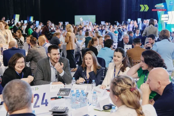 16 управленцев из Брянской области принимают участие в онлайн-полуфиналах конкурса «Лидеры России. Команда»