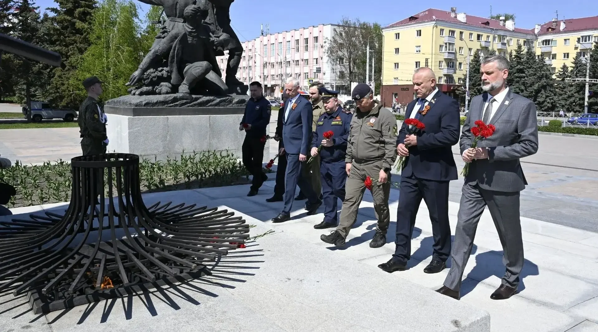 В Брянске открыли мурал «Вместе победим!»