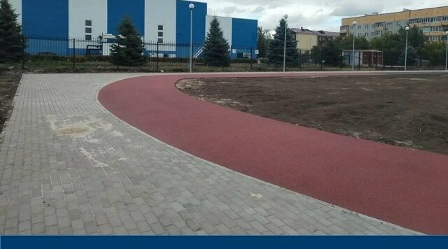 В Трубчевске продолжаются работы по благоустройству общественной территории