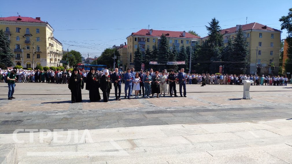 На площади Партизан в Брянске проходит торжественный митинг, посвященный Дню партизан и подпольщиков