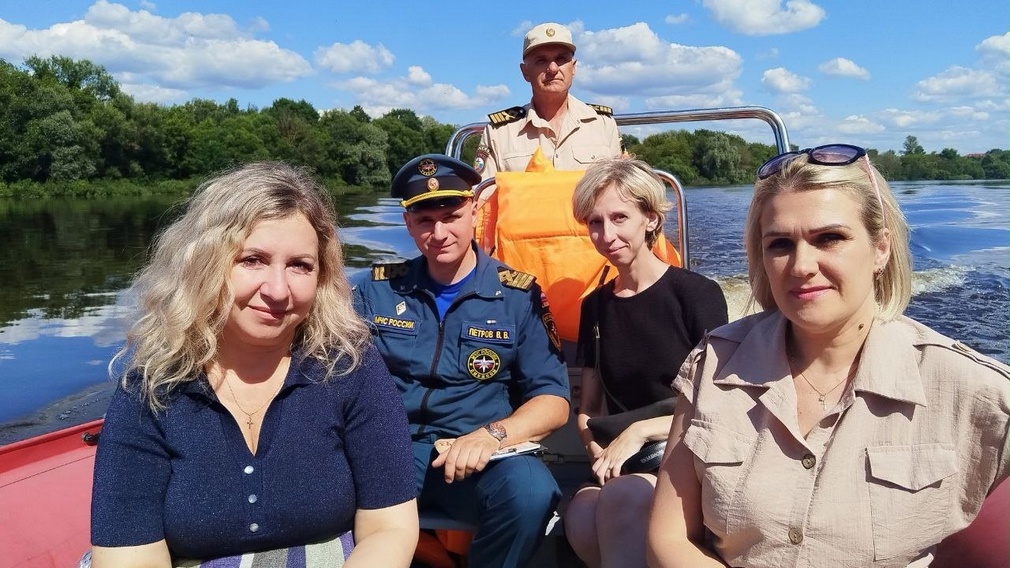 Брянский детский омбудсмен Инна Мухина провела рейды по водным объектам