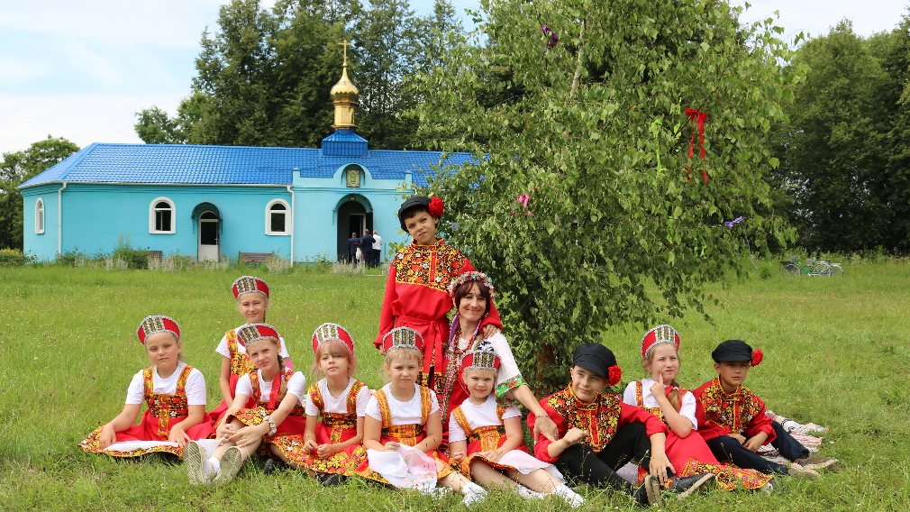 В Комаричском районе Брянщины широко празднуют Троицу