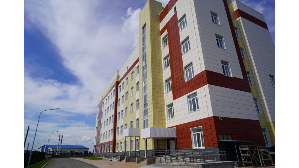 В Брянске продолжается строительство новой поликлиники