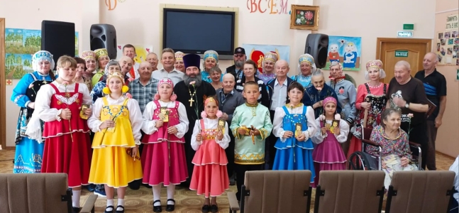 В Доме милосердия города Сельцо прошел концерт, посвященный Дню партизан и подпольщиков