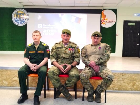 Детские письма и боевой дух: на лекции Общества «Знание» ветераны специальной военной операции встретились с брянскими школьниками