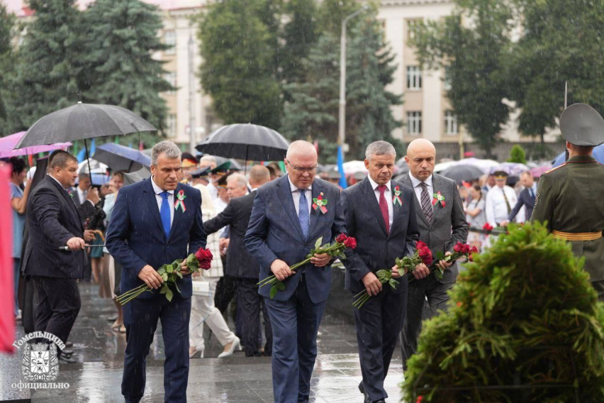 Врио замгубернатора В.Свинцов принял участие в мероприятиях, посвященных Дню независимости и 80-летия освобождения Республики Беларусь