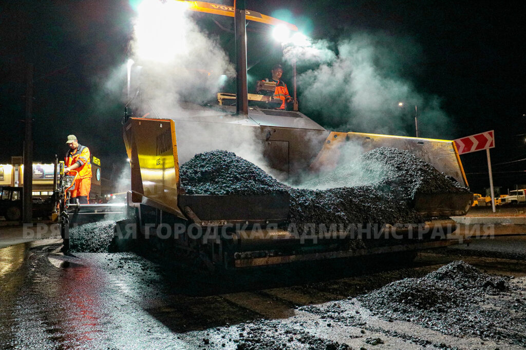 Строительство улицы Ильи Иванова в Брянске ведётся круглосуточно