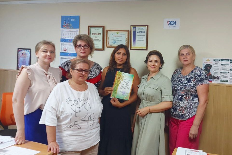 Коллектив центра занятости города Сельцо поздравили с профессиональным праздником