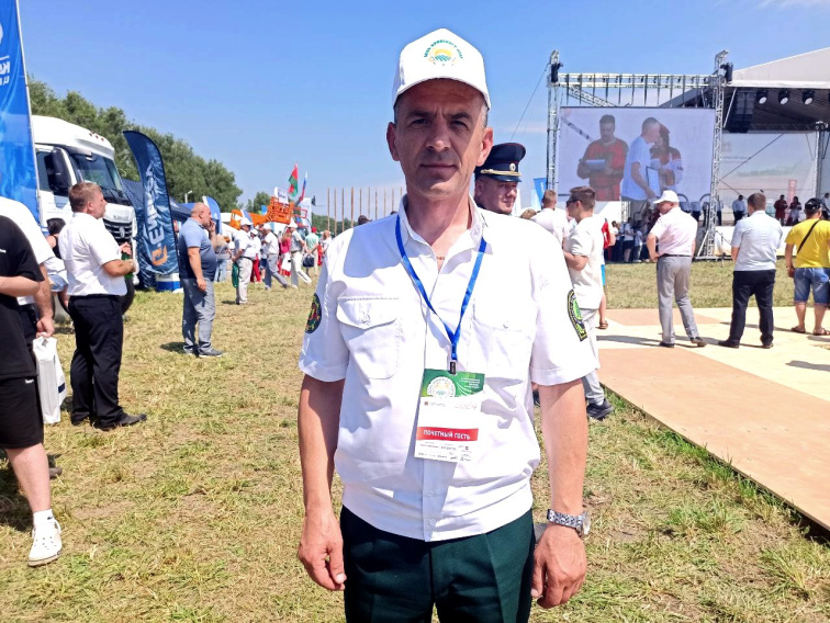 Высокий уровень организации выставки День Брянского поля отметил директор Гомельского опытного лесхоза