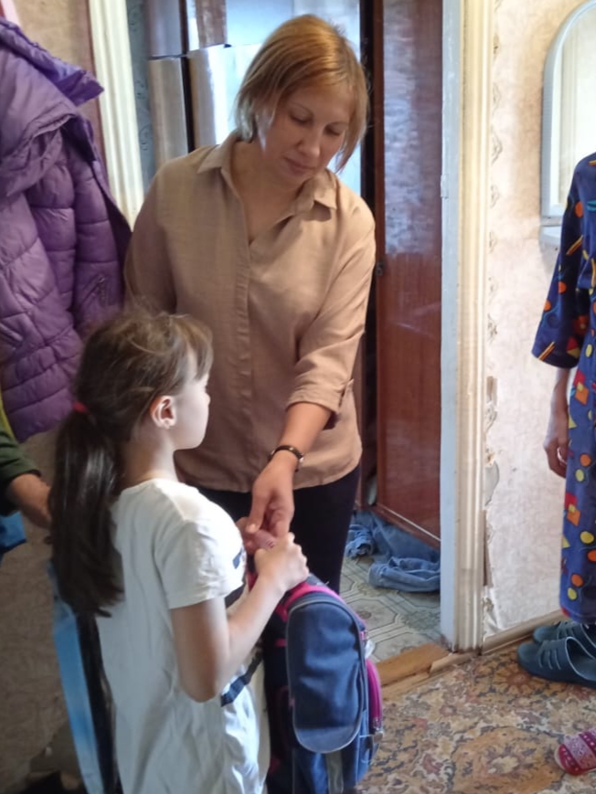 Инспекторы по делам несовершеннолетних Брянского района приняли участие в благотворительной акции