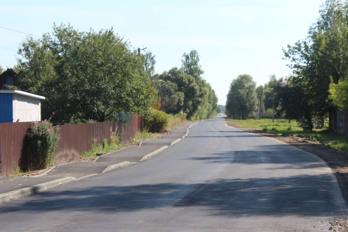 В Суземке на улице Брянской построили тротуар и обновили проезжую часть