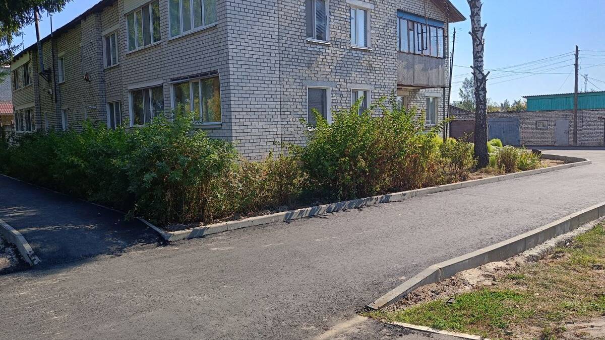 В Суземке, что на Брянщине, благоустраивают две дворовые территории