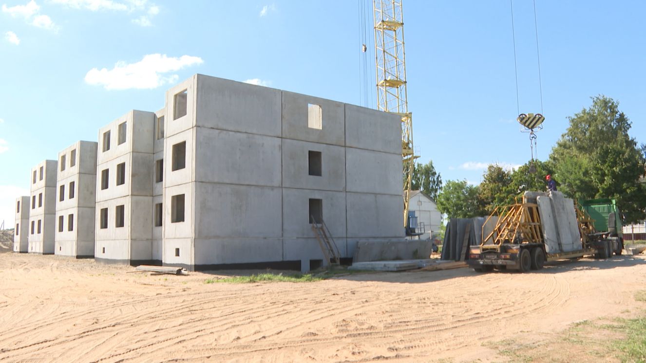 Завершается возведение многоквартирного дома для детей-сирот в поселке Латыши