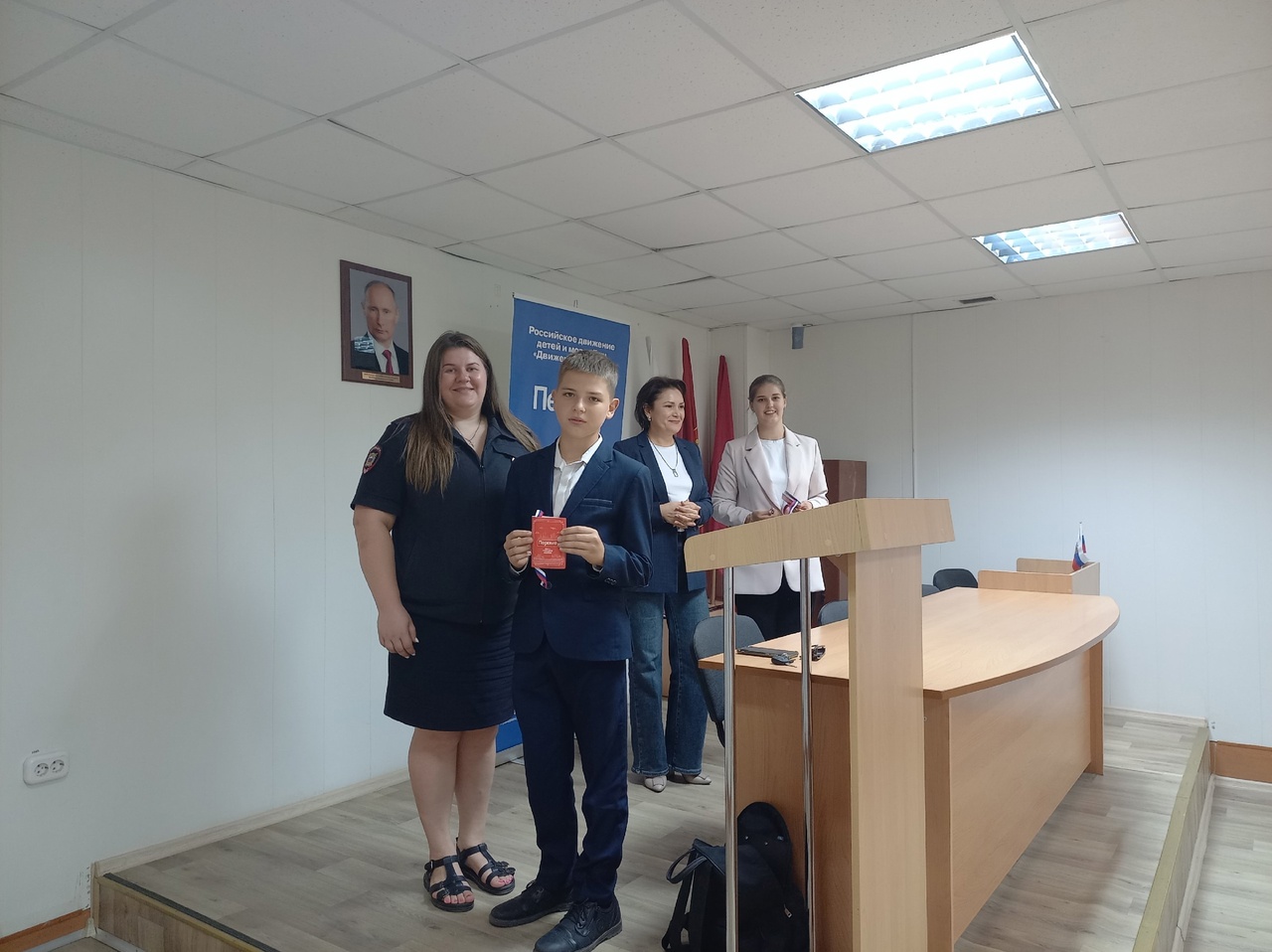 Школьники города Сельцо продолжают получать свои первые паспорта