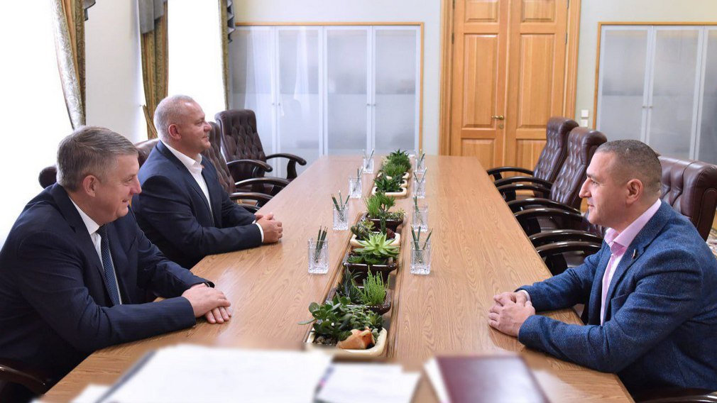 Губернатор обсудил с депутатом Госдумы Александром Ильтяковым вопросы социально-экономического развития Брянщины