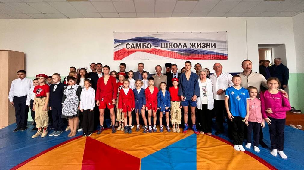 В с.Алешенка Навлинского района в рамках нацпроекта открыли спортивную секцию по самбо