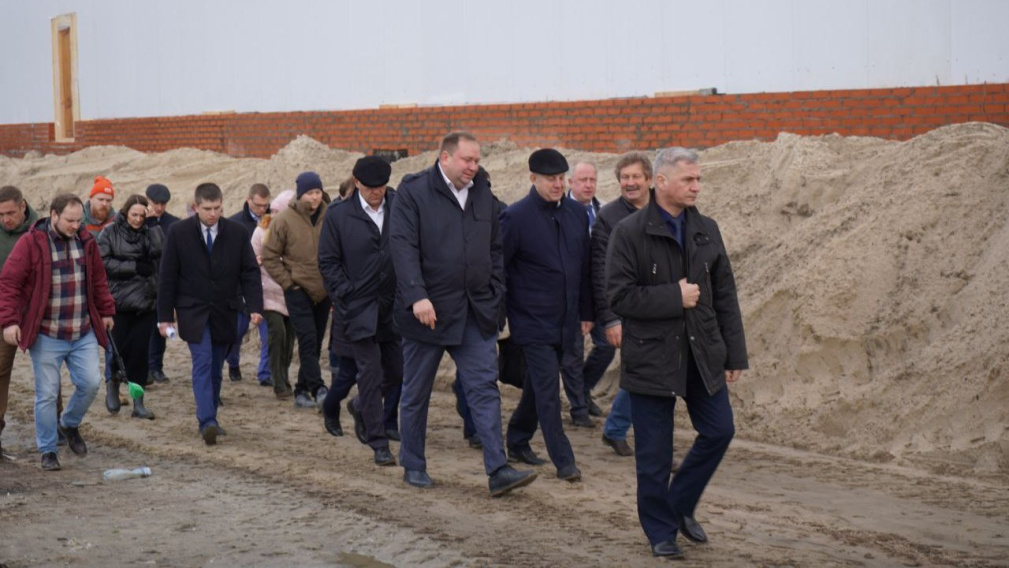 В Фокинском районе продолжается строительство дворца зимних видов спорта