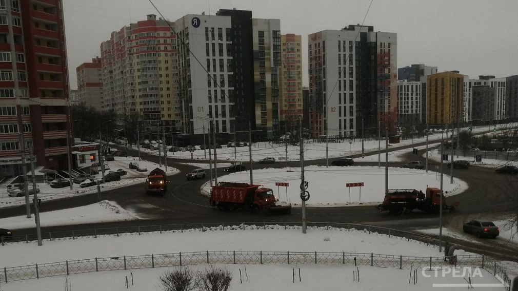 В городе Брянске активно ведется уборка и обработка дорог