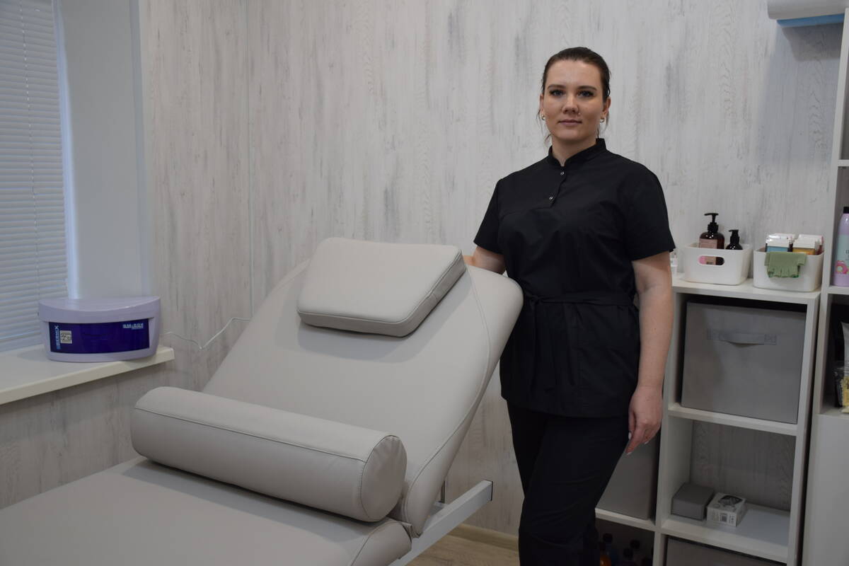 Жительница Климово благодаря соцконтракту открыла косметологический кабинет