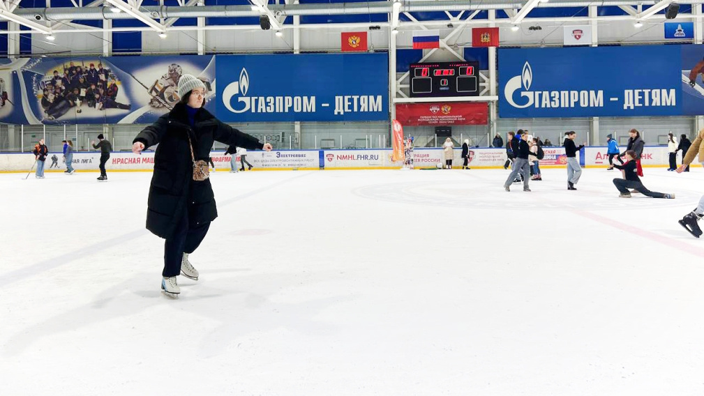 Для брянских студентов проводят массовые катания на льду
