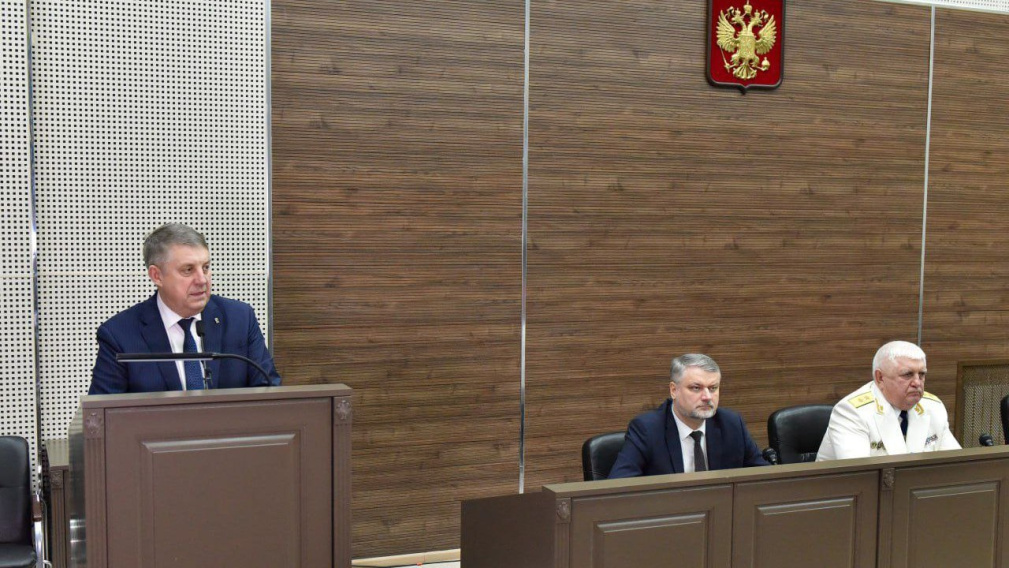 А.Богомаз вручил награды сотрудникам брянской прокуратуры