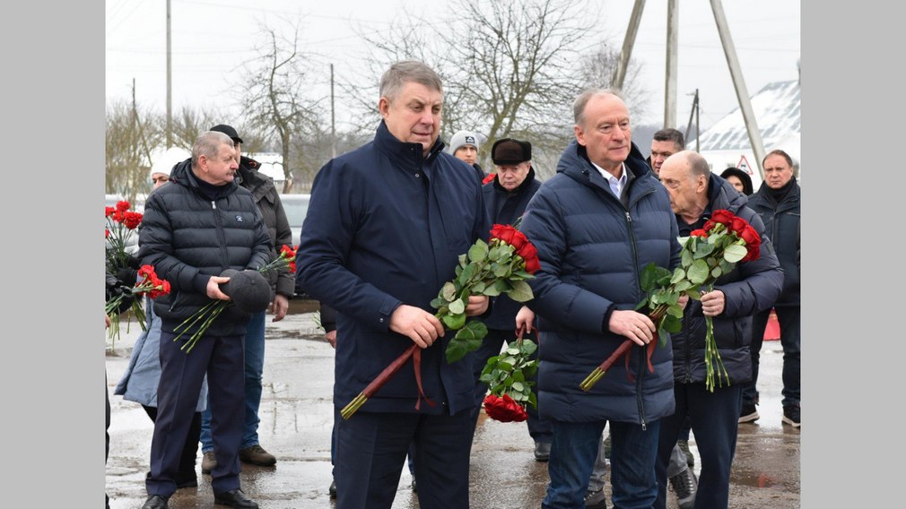 В Журиничах Александр Богомаз и госдеятели Николай и Дмитрий Патрушевы почтили память советских воинов