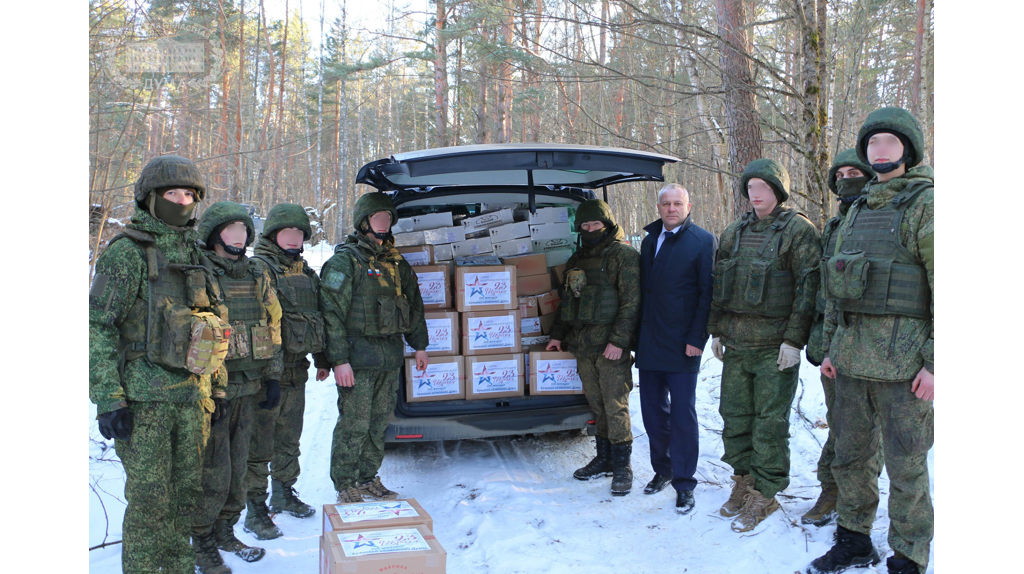 В.Суббот передал защитникам госграницы «Брянск» тонну гуманитарки