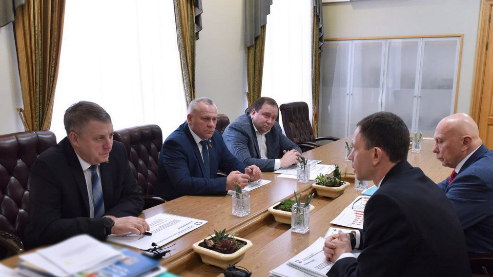 Александр Богомаз встретился с гендиректором Клинцовского автокранового завода