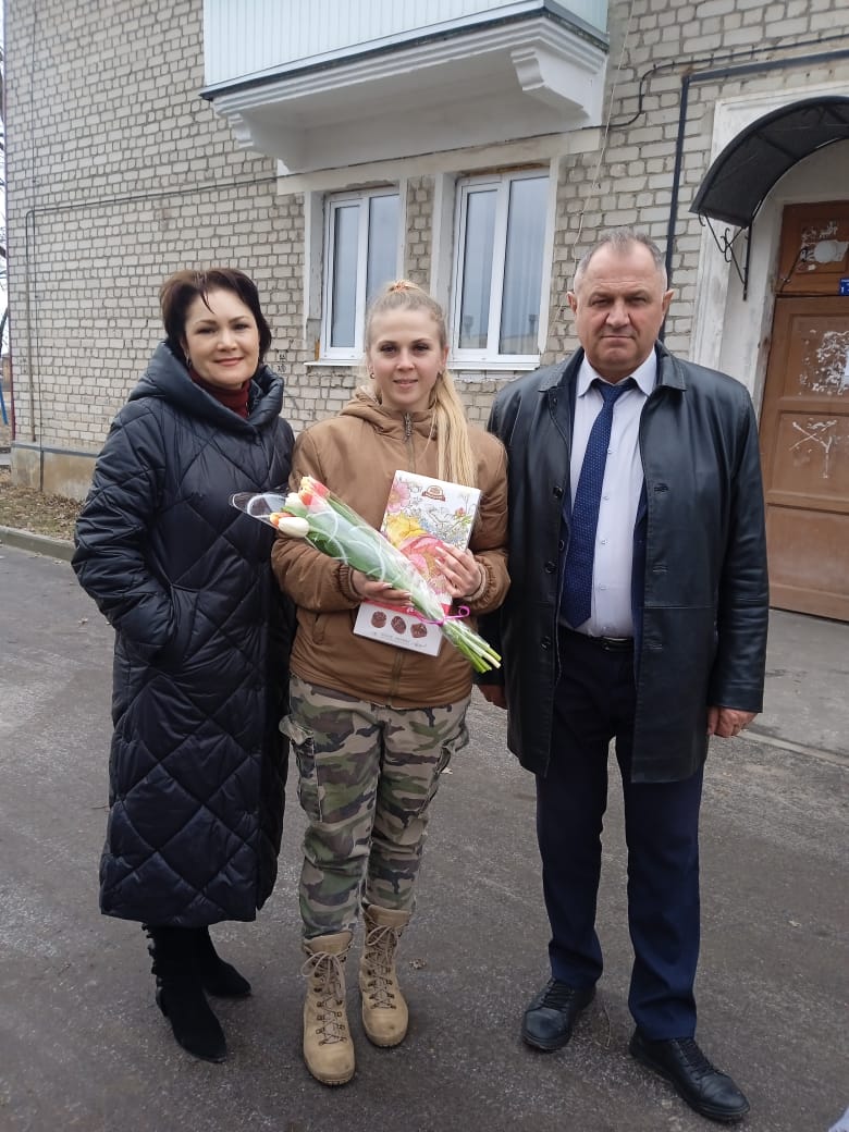 Руководители Сельцо поздравили с праздником матерей и жён защитников Отечества