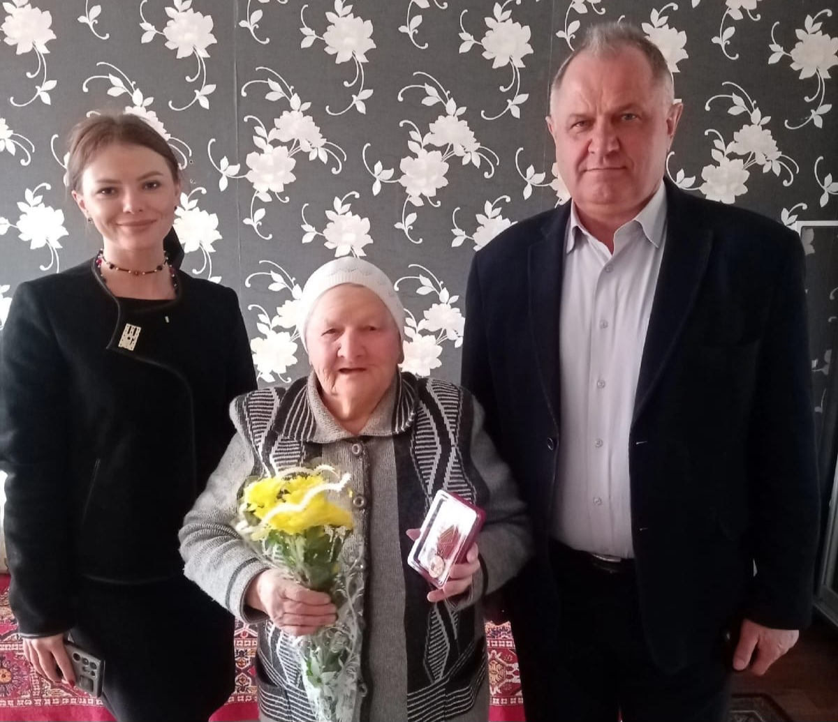 Ветеранам Сельцо продолжают вручать юбилейные медали