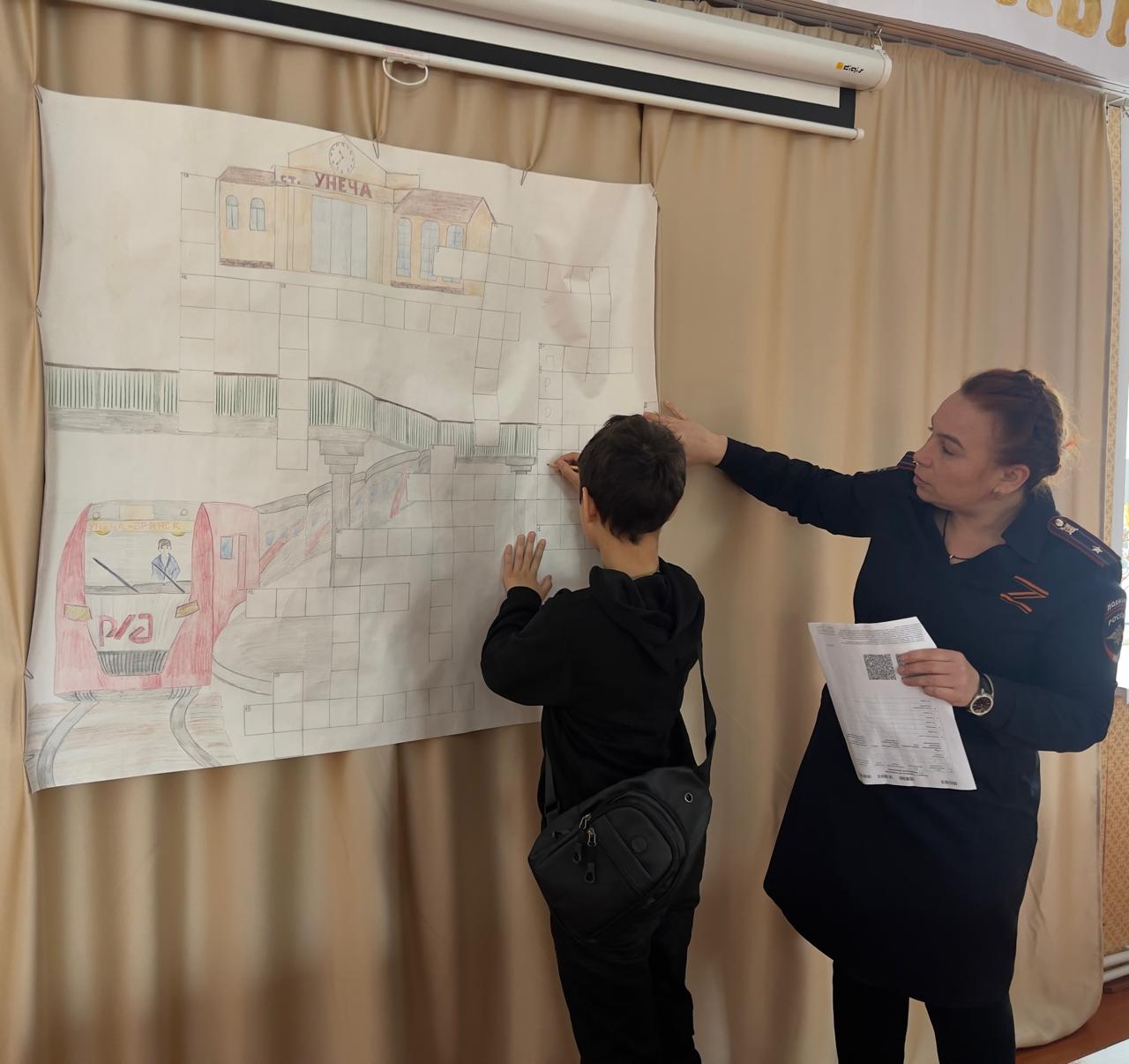 Сотрудники ЛОП на железнодорожной станции Унеча провели урок безопасности в воскресной школе при храме Святителя Николая