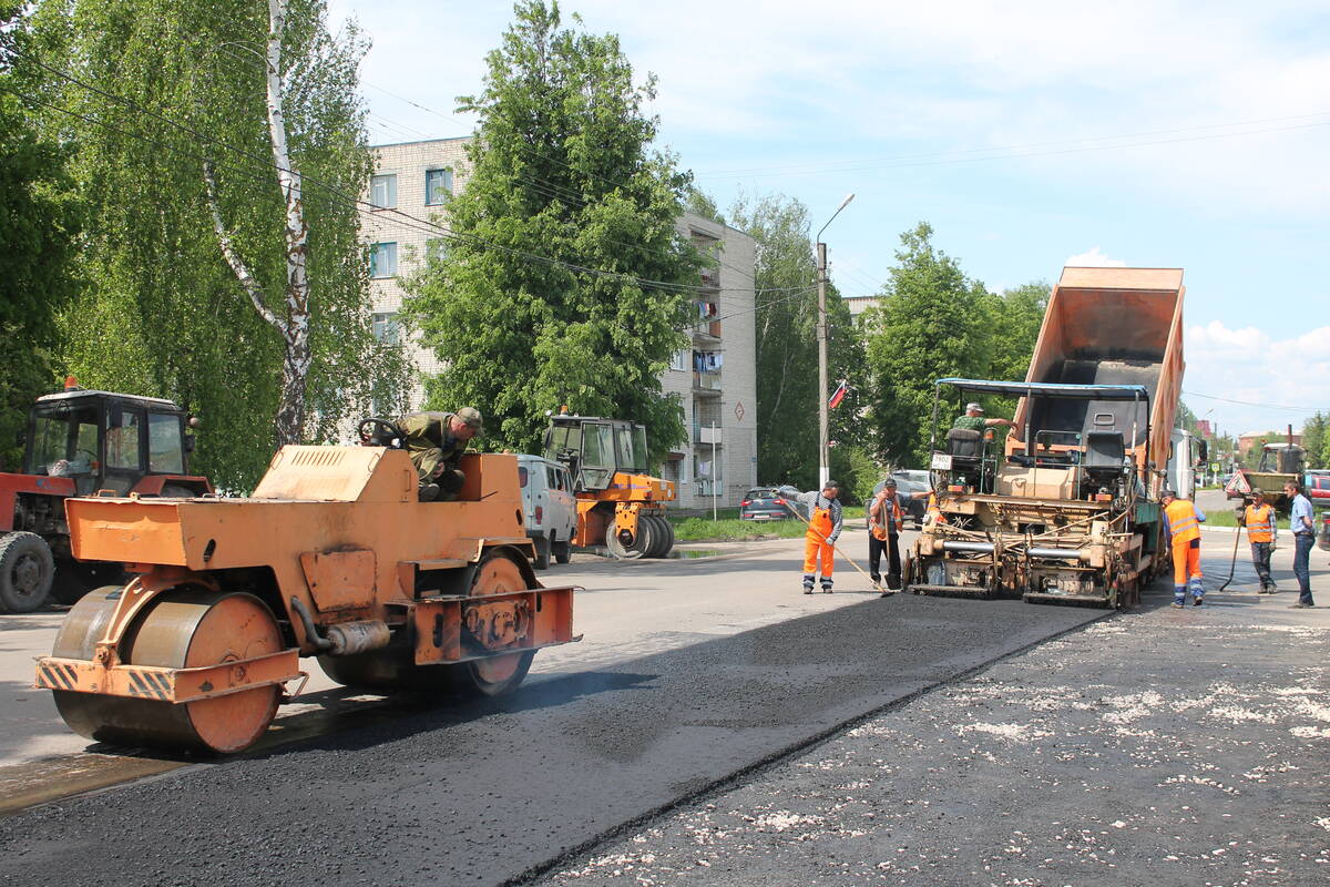 Специалисты сообщили о продолжающемся ремонте автодорог в Стародубе