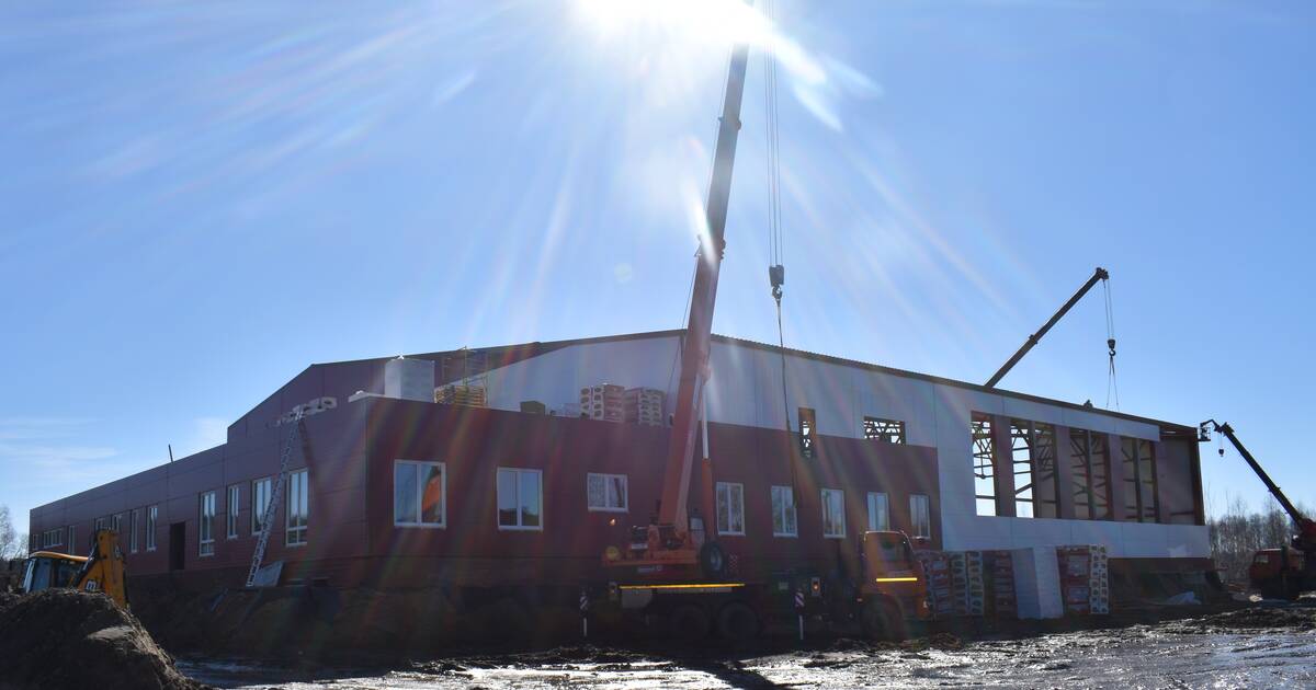 В Клетне, что на Брянщине, продолжается строительство спорткомплекса с бассейном