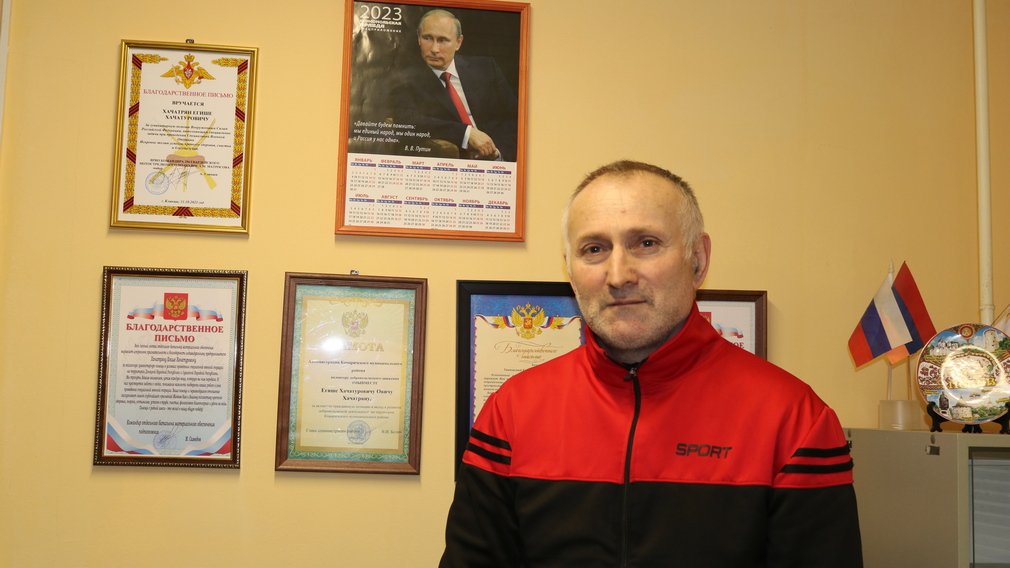 Комаричский волонтер Егише Хачатрян активно помогает фронту