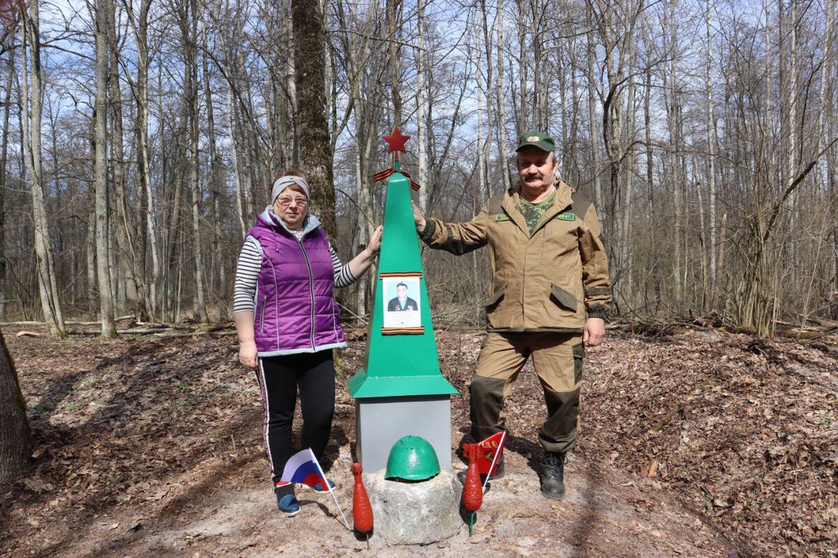Суземский инспектор по охране леса установил памятник на месте стоянки партизанского отряда