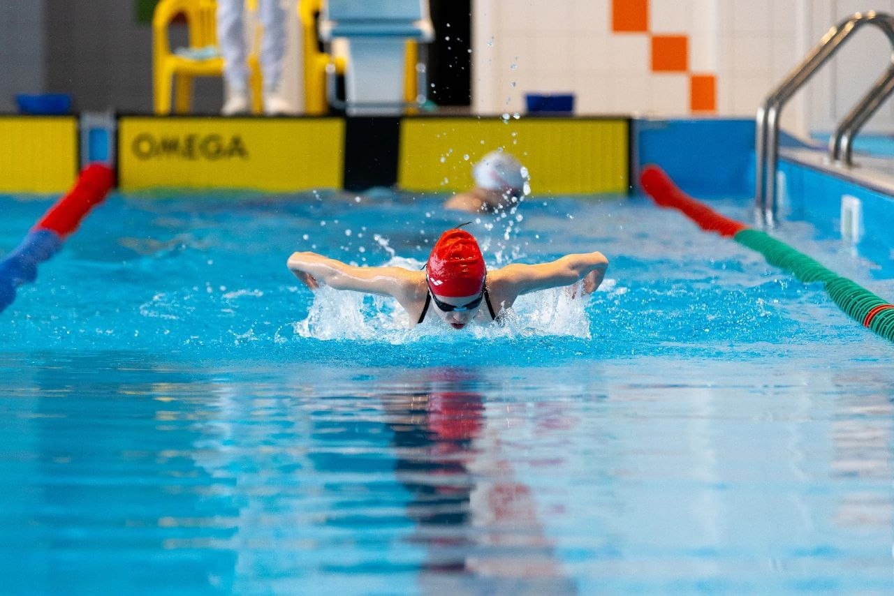 Юная сельцовская спортсменка достойно выступила на всероссийских соревнованиях по плаванию