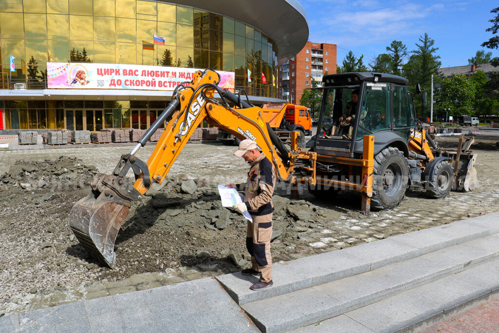 В Брянске начался капремонт площади перед цирком