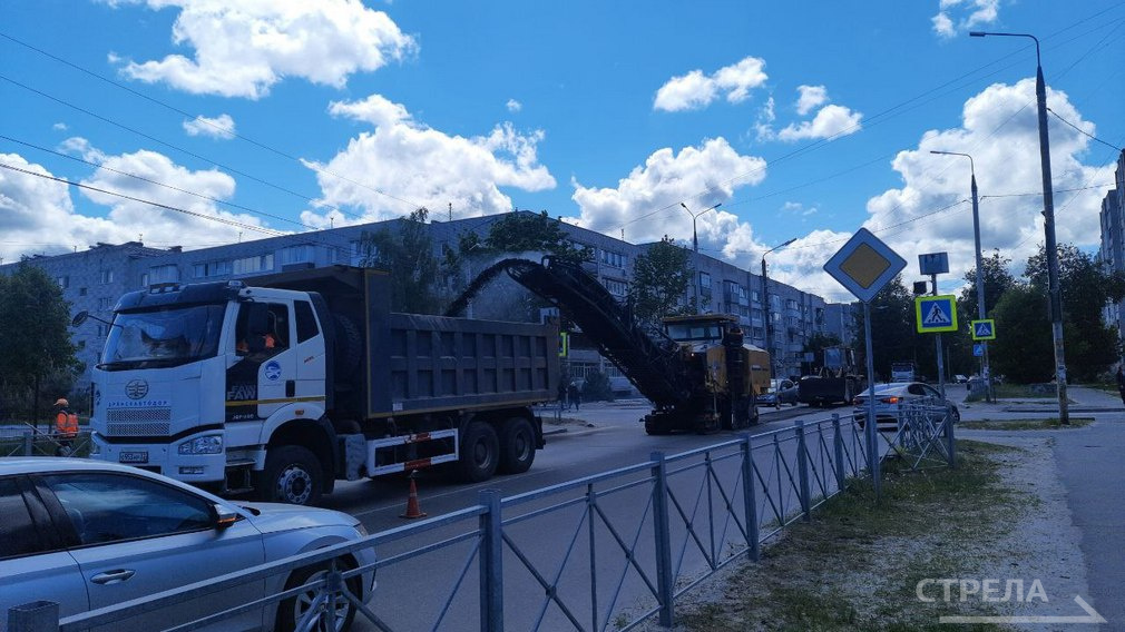 В Фокинском районе города Брянска ремонтируют дорогу на улице Менжинского