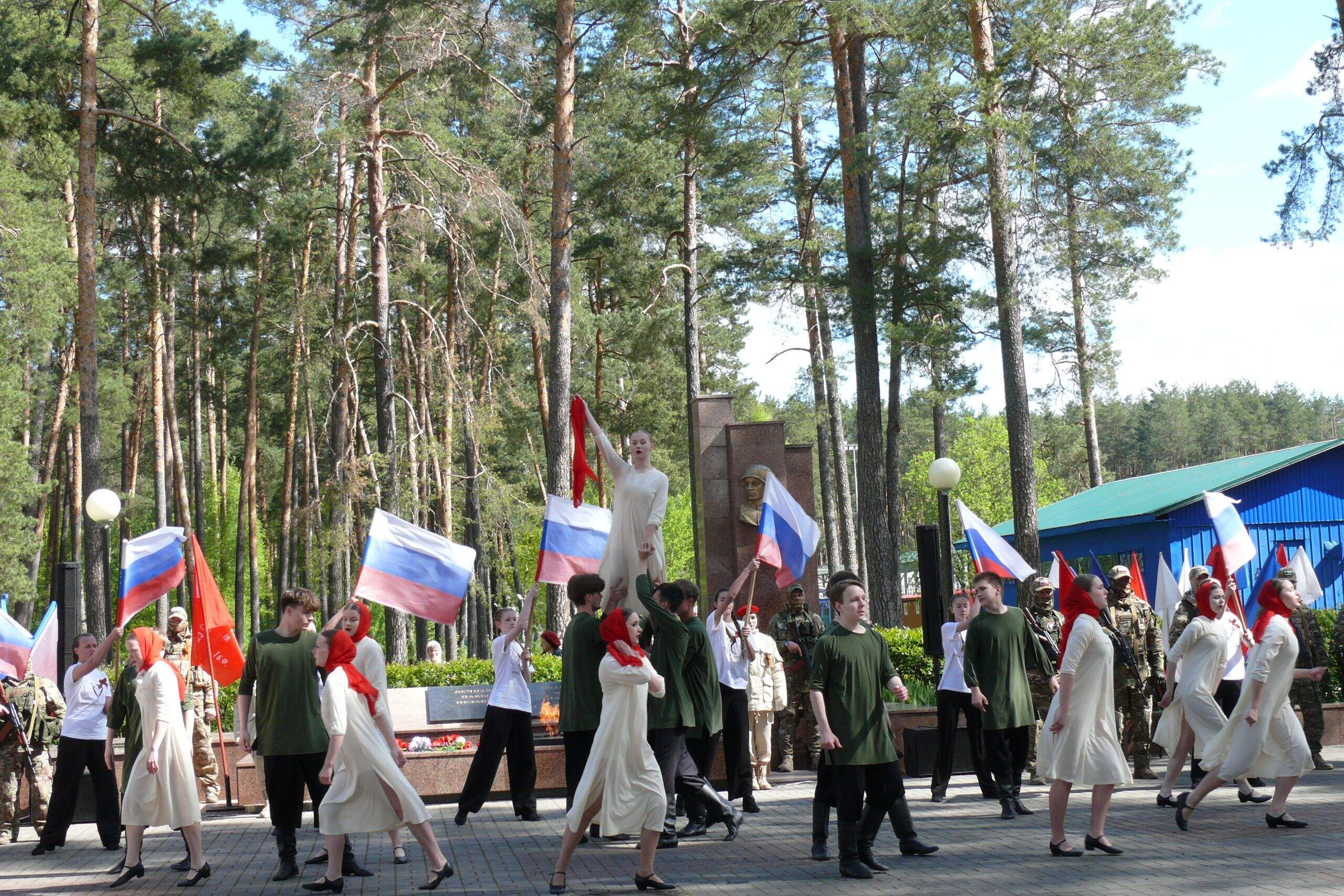 В Сельцо у «Вечного огня» прошел праздничный митинг