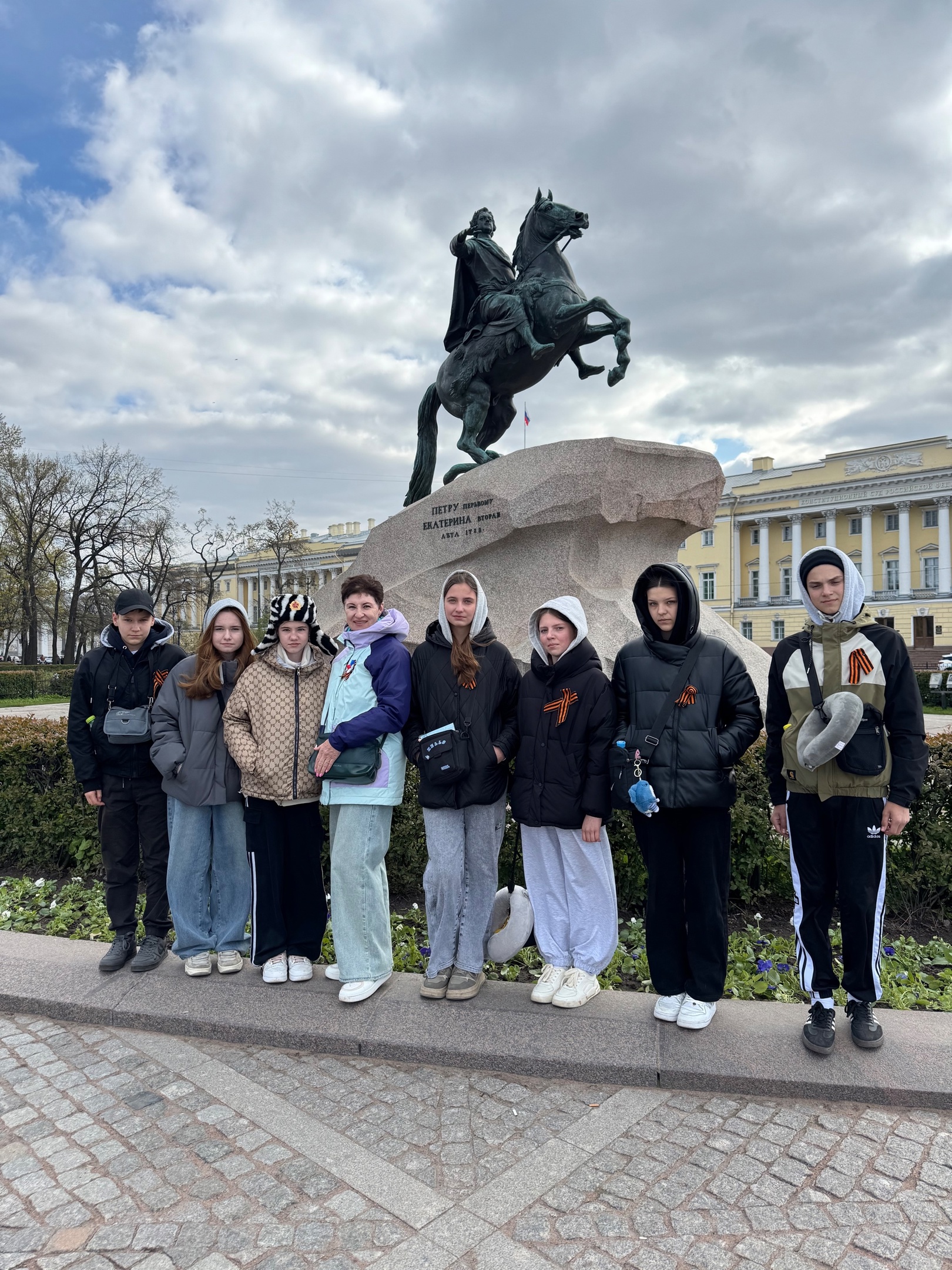 Сельцовские школьники встретили День Победы в городе на Неве