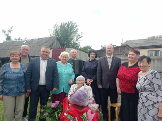 Жительница Новозыбкова Екатерина Быкова отмечает свой 101-й День рождения