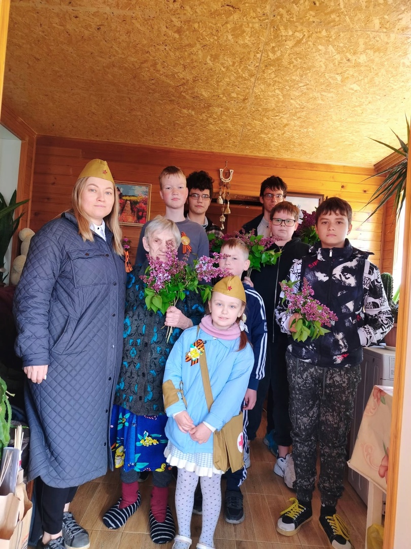 В Сельцо детский патриотический клуб ТОС «Коммунар» тепло поздравил старожилов