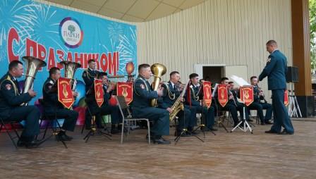 В Брянске военный оркестр Управления Росгвардии выступил с праздничным концертом