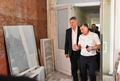 Александр Богомаз и Олег Матыцин посетили будущую Сеченовку в Брянске