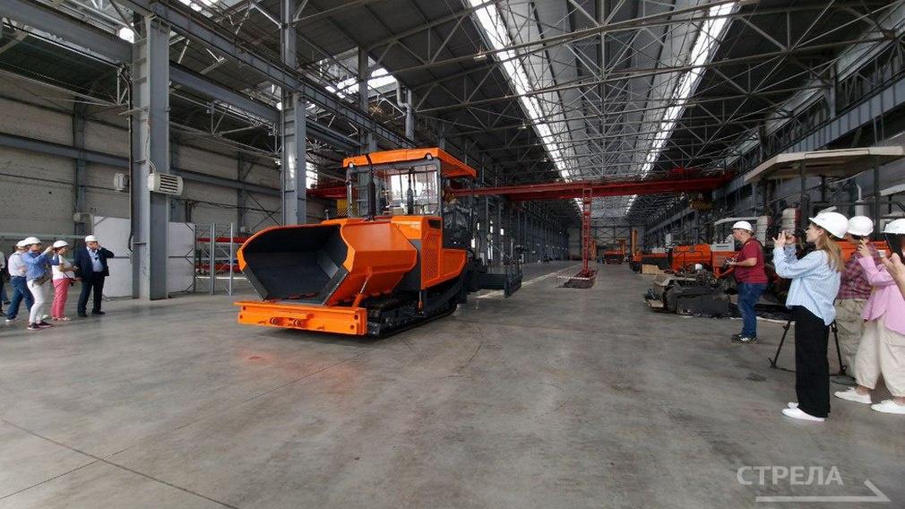 Единственное в стране серийное производство асфальтоукладчиков запустили в Брянске