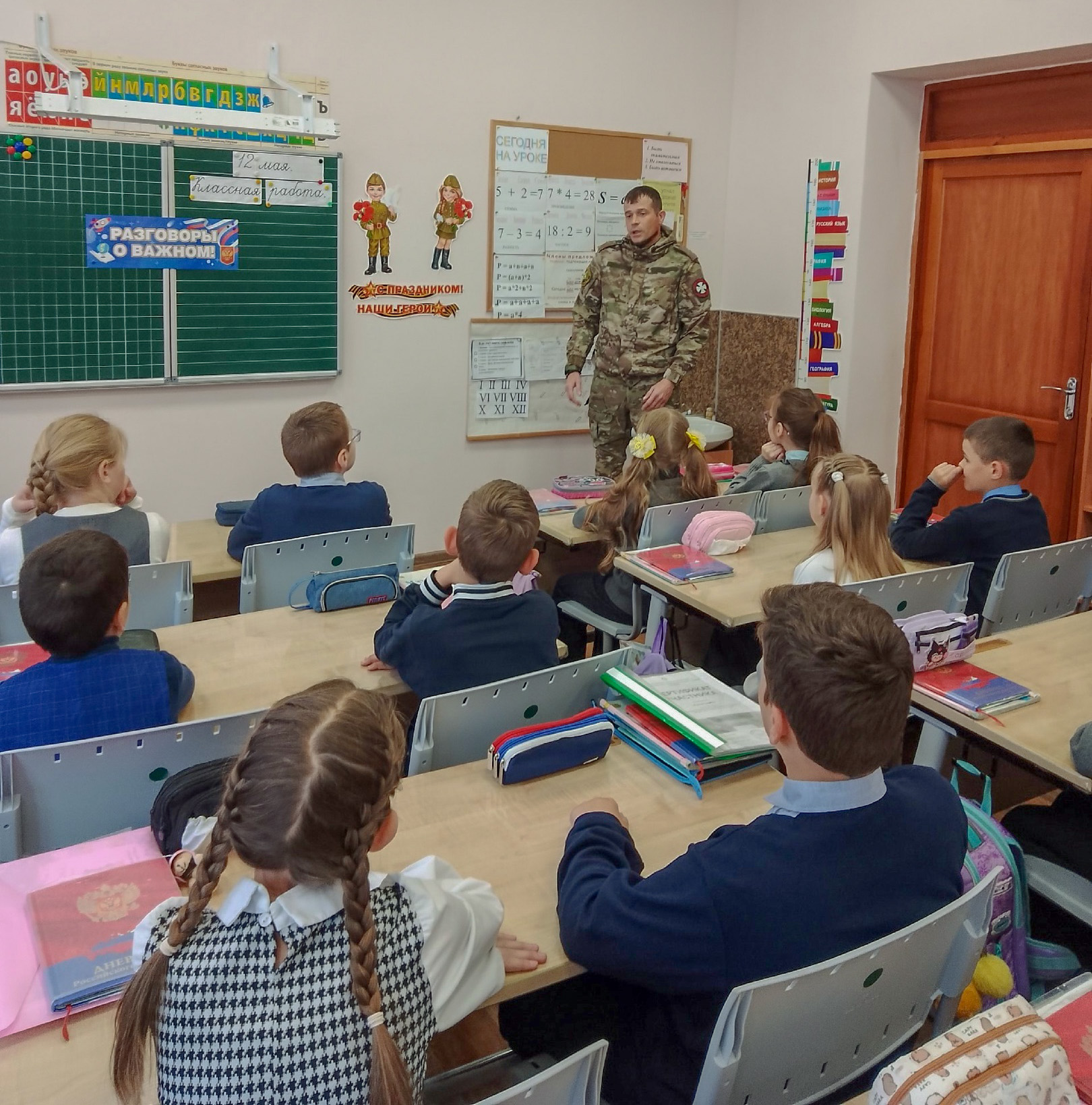 Сельцовские школьники пообщались с участником СВО